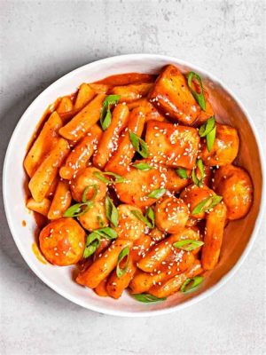  Ddeokbokki - En explosiv blandning av söt och kryddig som kommer att få smaklökarna att sjunga!