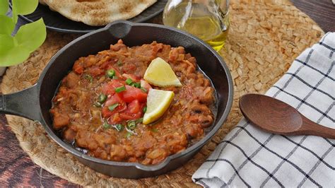  Foul Medames - Den Krämiga Bönpastans Umami-Kick Som Smälter i Munnen!