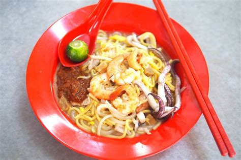  Hokkien Mee: En Umamirik Rätt Fylld Med Sprida Texturer och Krämiga Smaker!