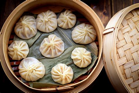  Lushan Xiaolongbao: En Smaskig Dans av Delikat Fyllning och Silkeslen Deg!